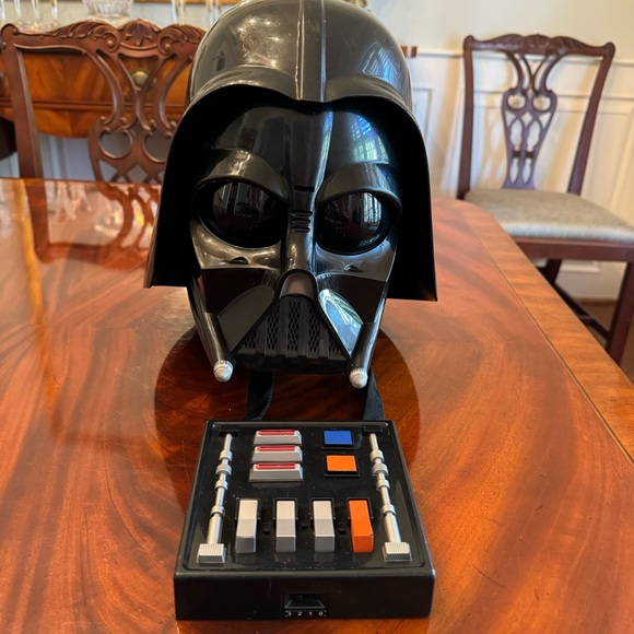 Rare!! 2004 Darth Vader Mask Sounds & Electronic Voice Changer Lucas Film - Picture 1 of 12
